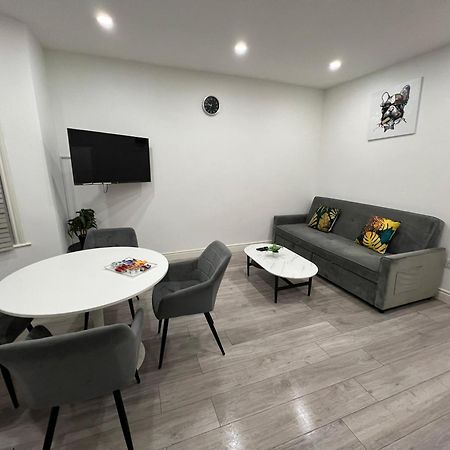 F4 Luxury Stays One Bed Apartment With Parking Ilford Extérieur photo