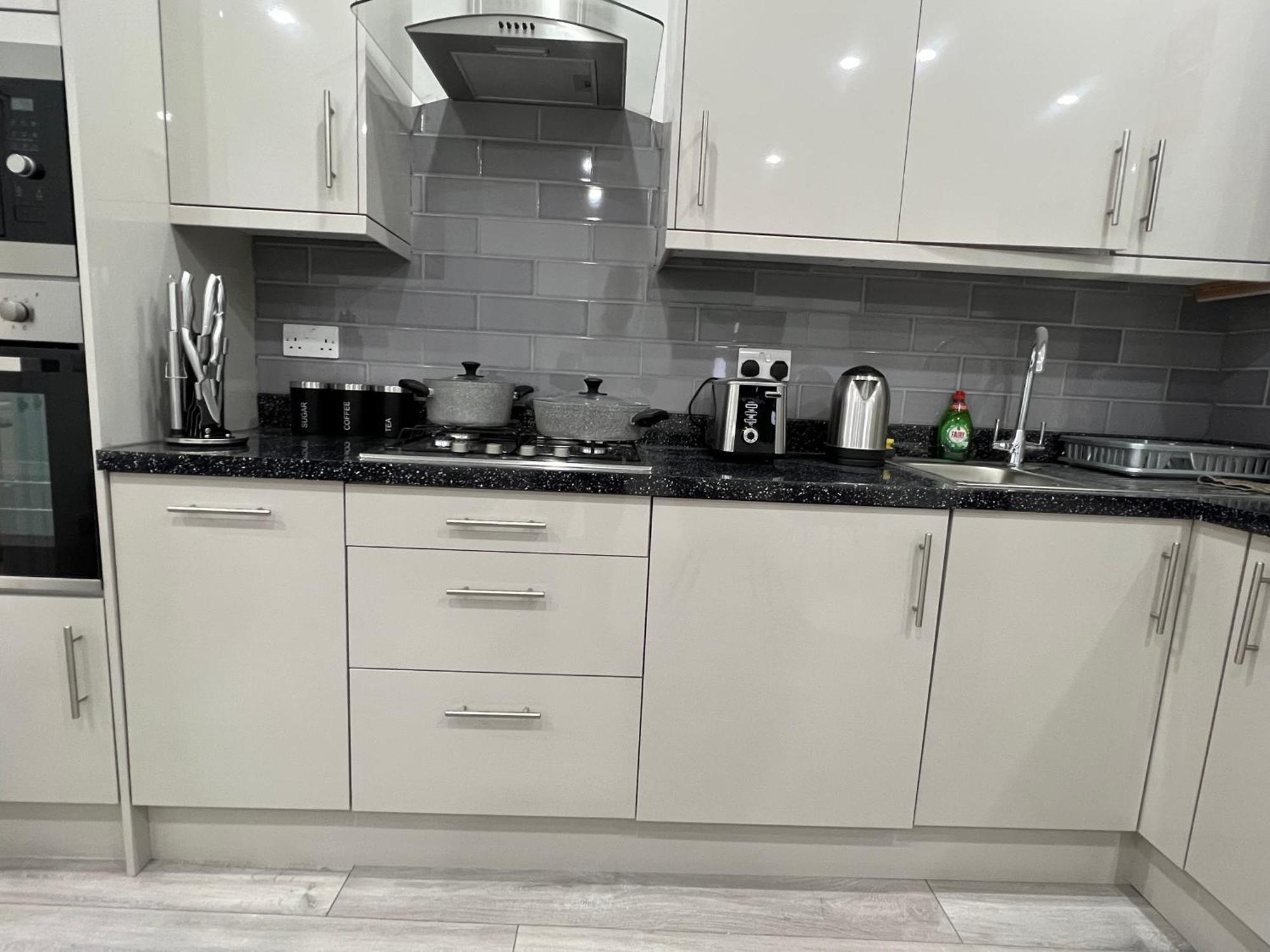 F4 Luxury Stays One Bed Apartment With Parking Ilford Extérieur photo