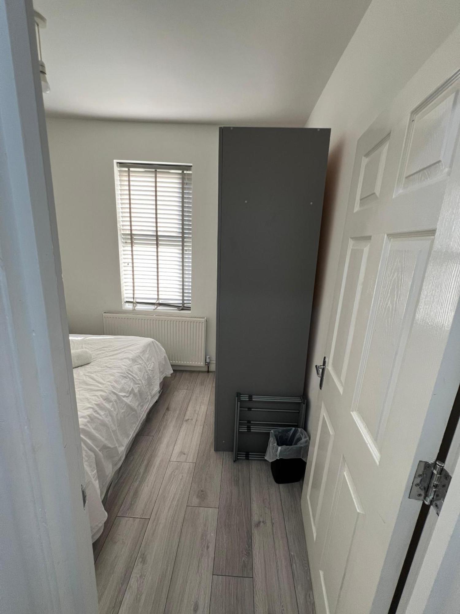 F4 Luxury Stays One Bed Apartment With Parking Ilford Extérieur photo