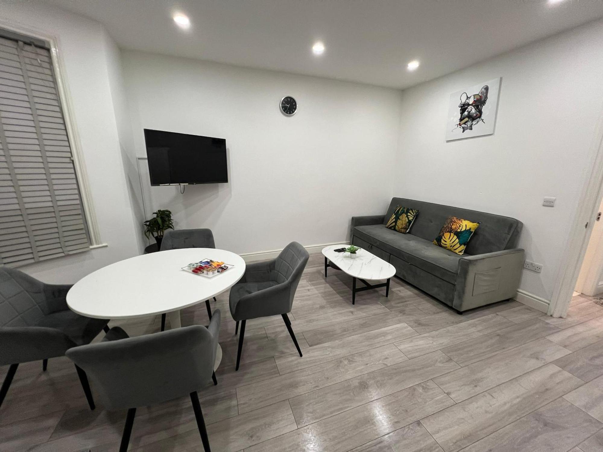F4 Luxury Stays One Bed Apartment With Parking Ilford Extérieur photo